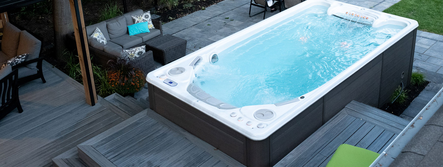 How is the water quality maintained in a swim spa?