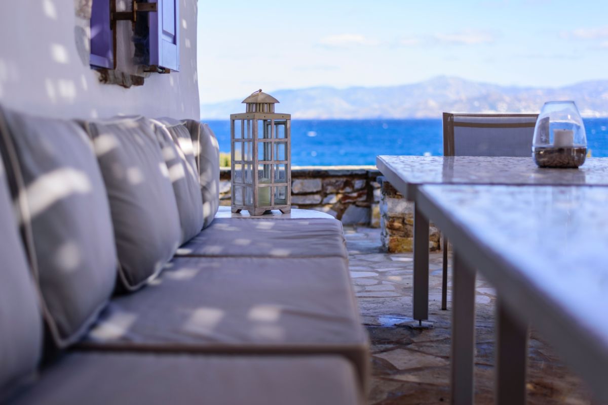 How to Choose the Right Material for Your Outdoor Furniture