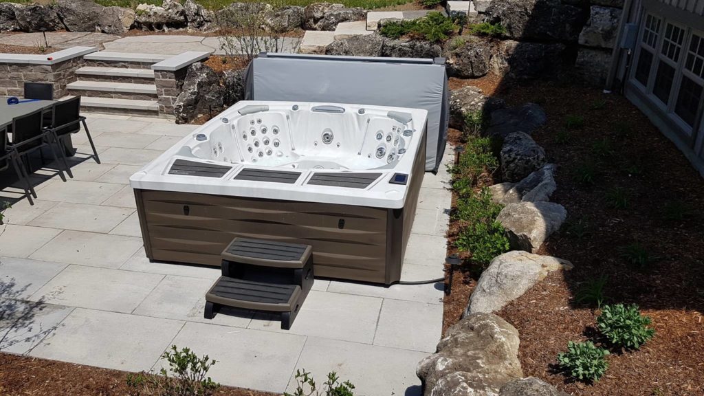 Everything You Need to Know Before Installing a Jacuzzi on the Terrace -  Aquagrup