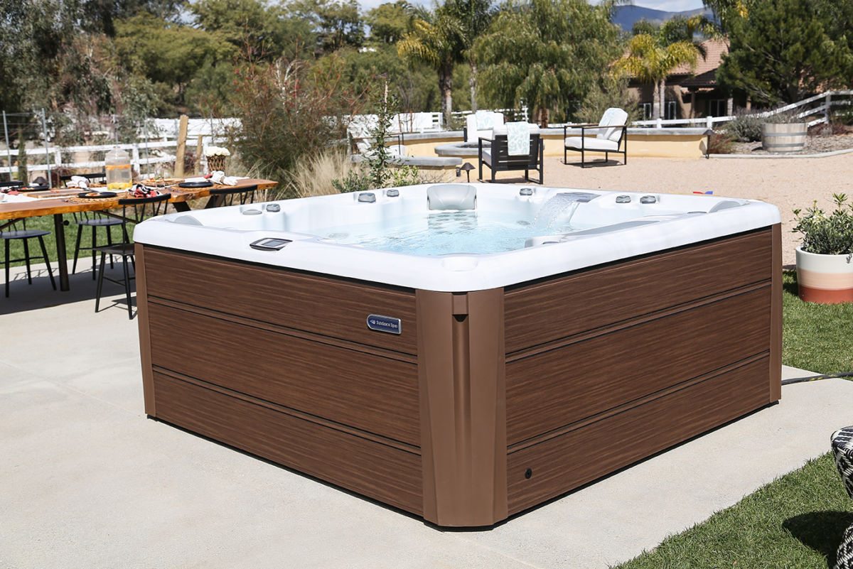 6 Benefits of Using a Hot Tub in Winter