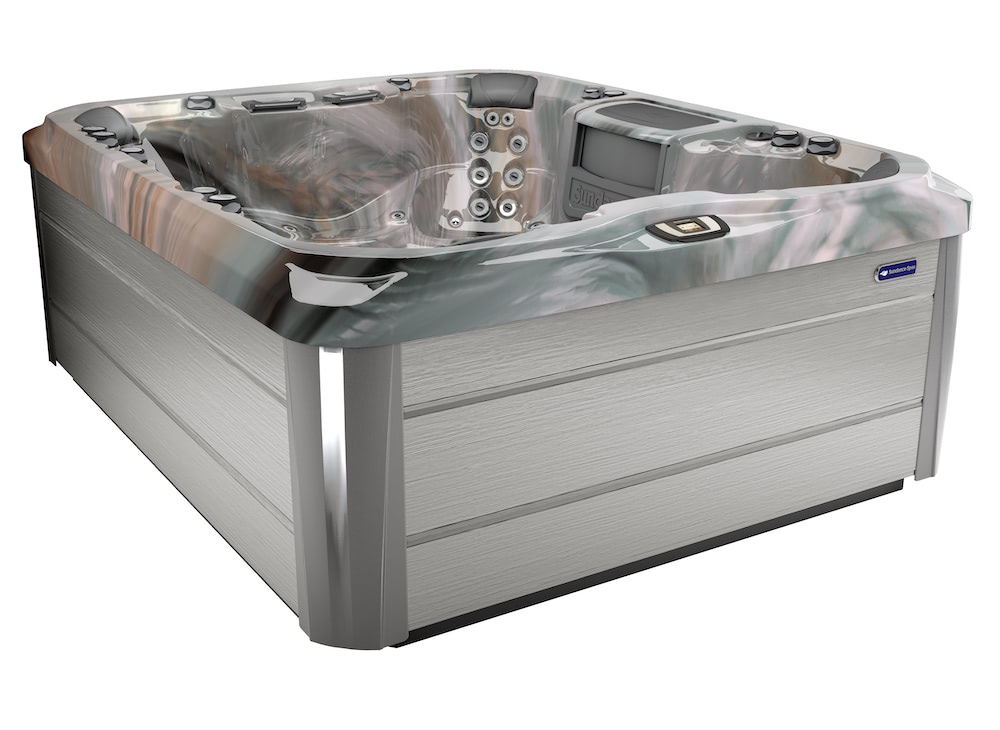 an empty hot tub 